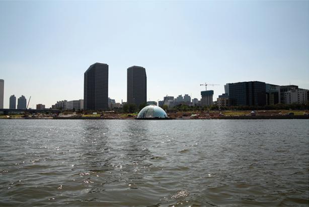 Úszó színpad a Han folyón