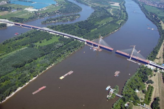 Megyeri híd - Több terület egy folyó ölelésében